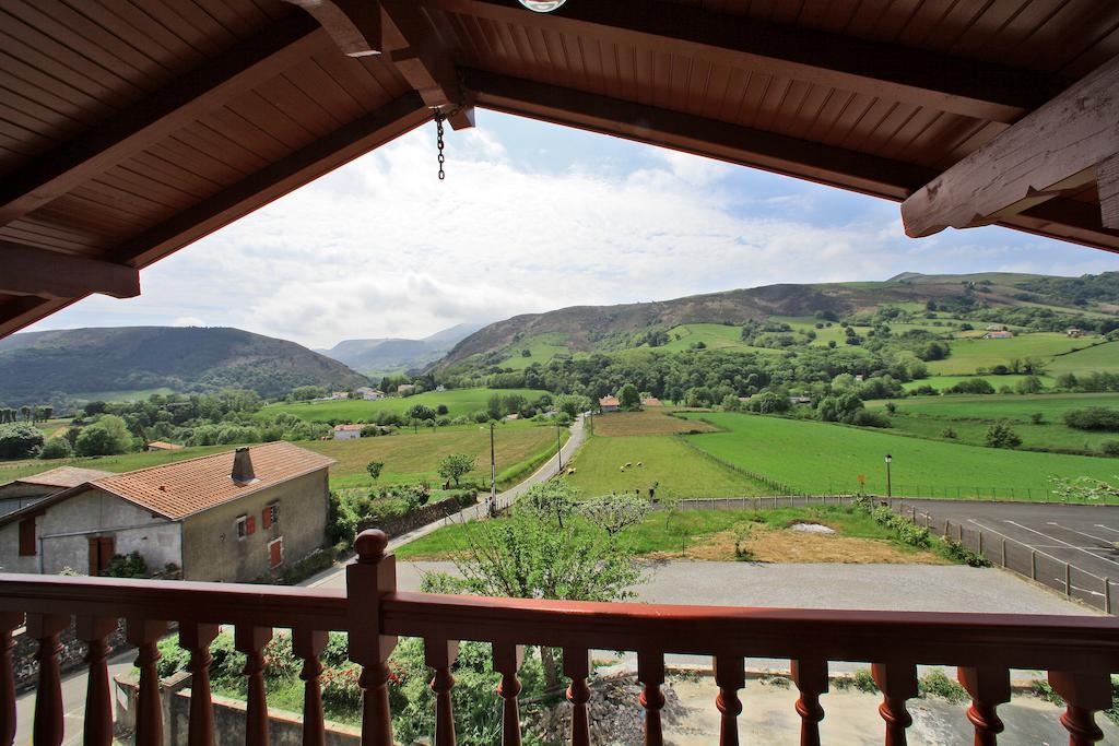 Hotel Agian Itxassou Exterior photo